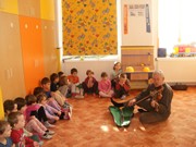 návštěva -housle školka